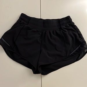 Lululemon Hotty Hot Short 2.5” Black size 2